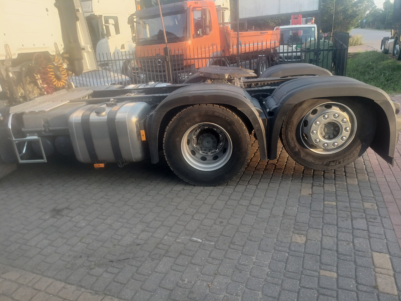 Mercedes-Benz Actros 2551 - Cabeza tractora: foto 2 Mercedes-Benz Actros 2551 - Cabeza tractora: foto 2