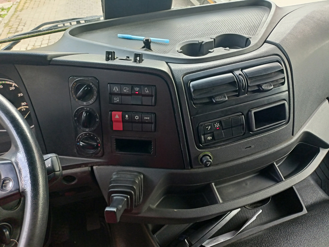 Camión grúa MERCEDES-BENZ Atego 1524: foto 14