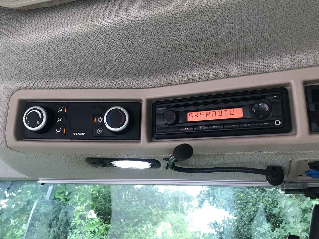 Tractor FENDT 720 Vario S4 PowerPlus: foto 33 Tractor FENDT 720 Vario S4 PowerPlus: foto 33