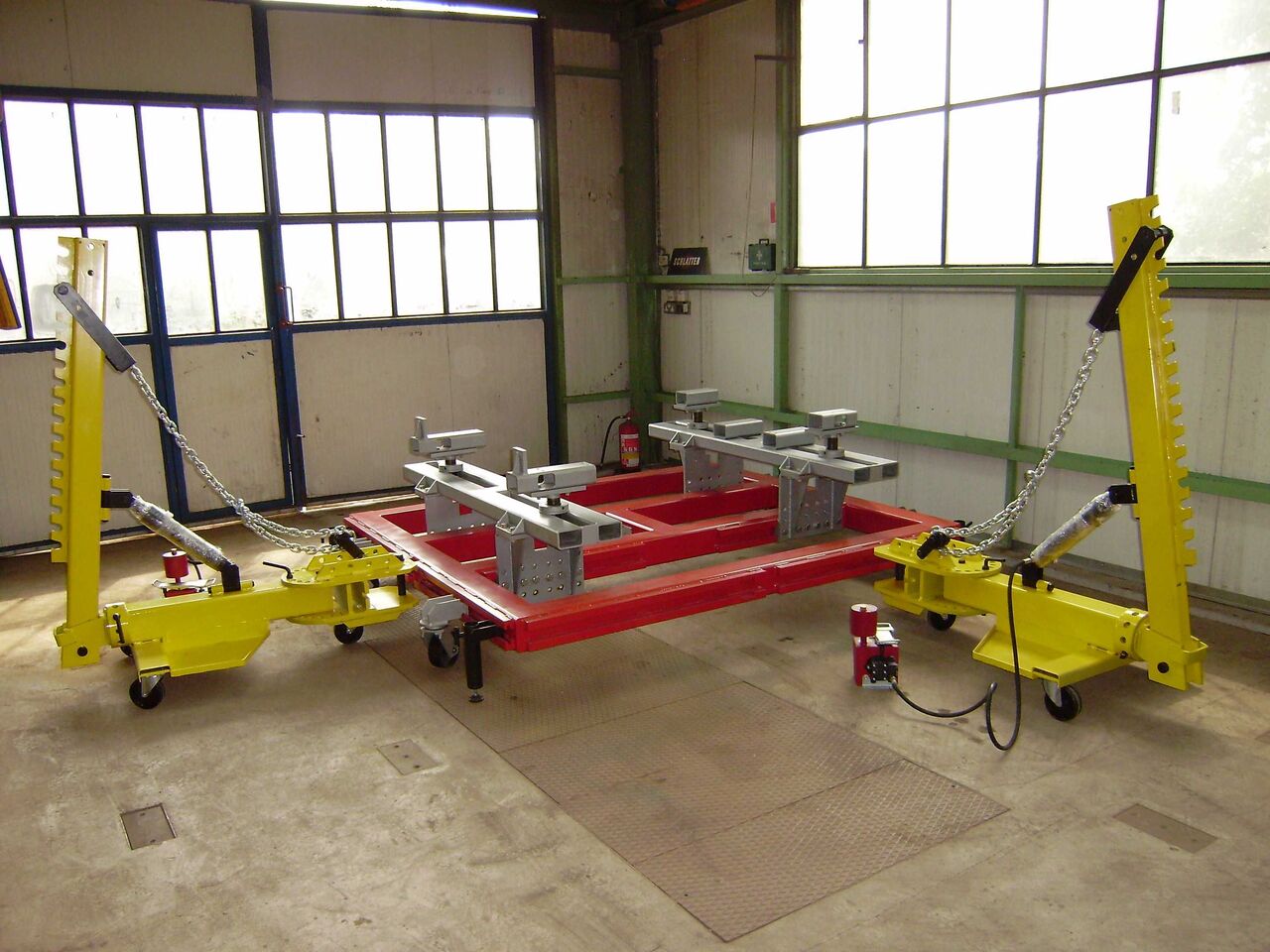 Frame for Truck Cabin Repair / Rahmen für die Reparatur von Lkw-Fahrerhäusern / Rám pro opravu kabin nákladních vozidel / Cadru pentru repararea cabinelor camioanelor - Maquinaria de automoción: foto 3 Frame for Truck Cabin Repair / Rahmen für die Reparatur von Lkw-Fahrerhäusern / Rám pro opravu kabin nákladních vozidel / Cadru pentru repararea cabinelor camioanelor - Maquinaria de automoción: foto 3