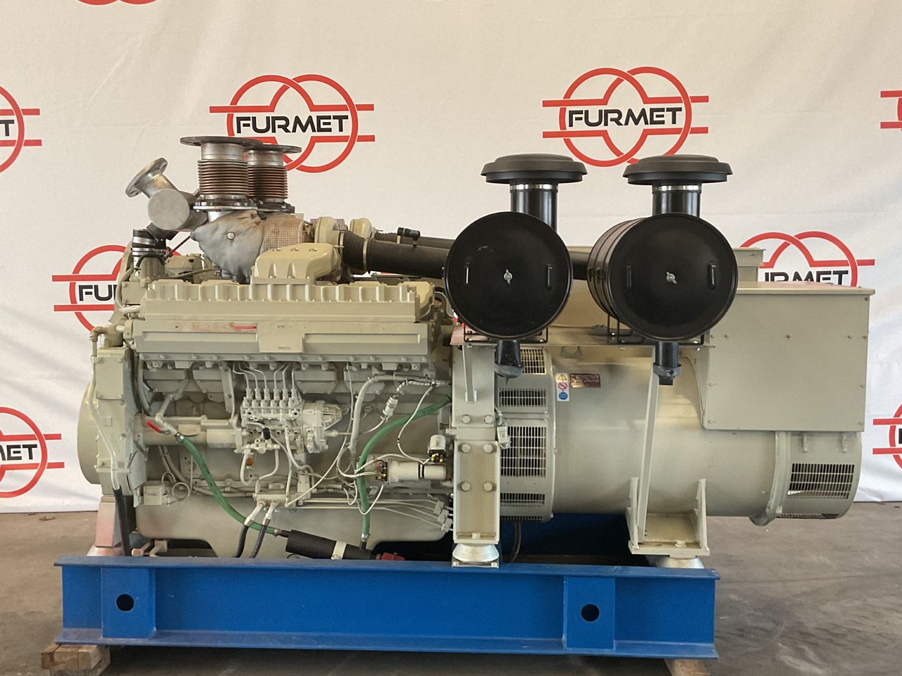 Cummins QST30G2, 800KVA generatorset. Like new and with low hours. Complete with table cooler - Generador industriale: foto 1 Cummins QST30G2, 800KVA generatorset. Like new and with low hours. Complete with table cooler - Generador industriale: foto 1