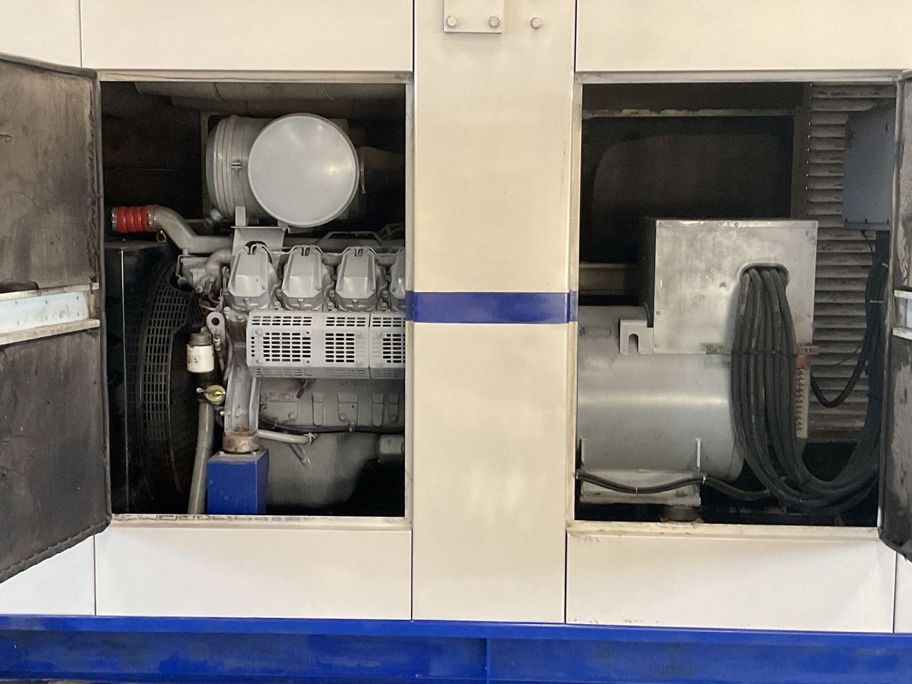 Iveco 8281 SRI 26.01, 500KVA generatorset. Tested and approved. Very complete - Generador industriale: foto 2 Iveco 8281 SRI 26.01, 500KVA generatorset. Tested and approved. Very complete - Generador industriale: foto 2