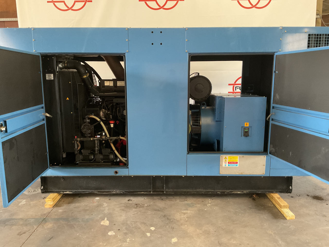 Volvo 500KVA, Generatorset. Like brand new. 98 Running hours since new! - Generador industriale: foto 1 Volvo 500KVA, Generatorset. Like brand new. 98 Running hours since new! - Generador industriale: foto 1