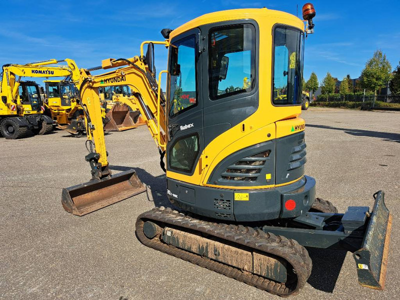 Hyundai R30 Z-9AK - Miniexcavadora: foto 2 Hyundai R30 Z-9AK - Miniexcavadora: foto 2