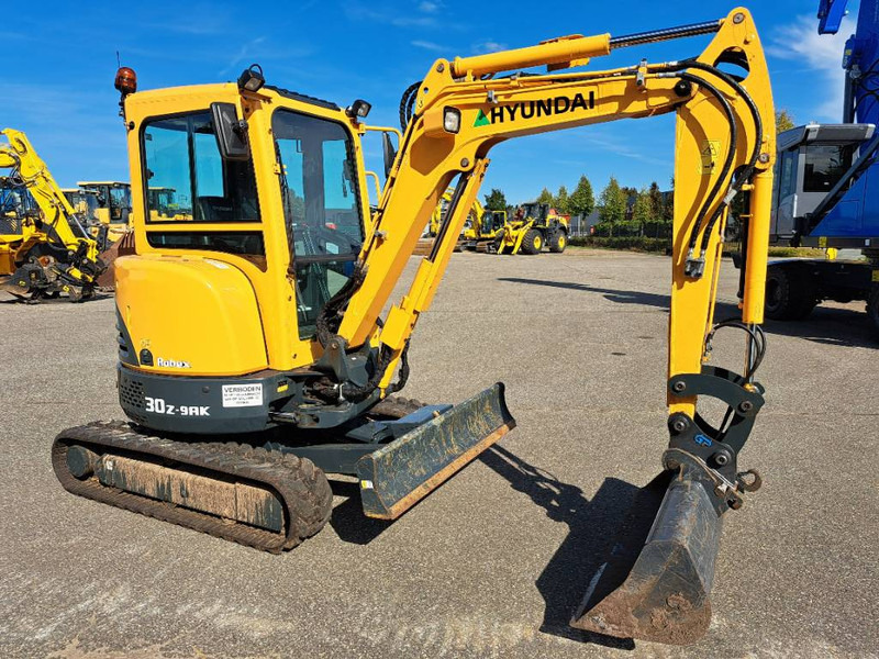 Hyundai R30 Z-9AK - Miniexcavadora: foto 5 Hyundai R30 Z-9AK - Miniexcavadora: foto 5