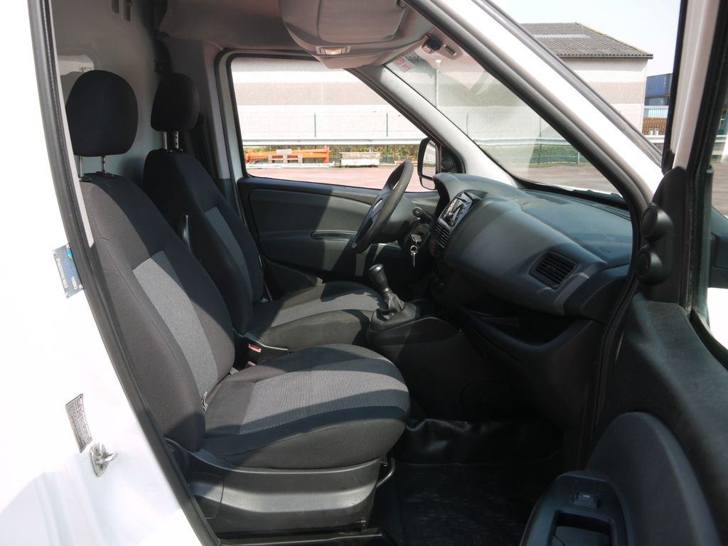 Fiat DOBLO 1.3 KUHLKOFFER RELEC FROD TR22 -20C - Frigorífico furgoneta: foto 4 Fiat DOBLO 1.3 KUHLKOFFER RELEC FROD TR22 -20C - Frigorífico furgoneta: foto 4