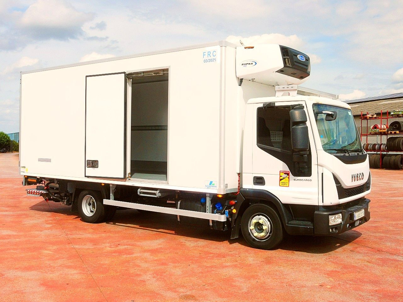 Iveco 100E19 KUHLKOFFER CARRIER SUPRA 550 luft fed A/C - Frigorífico camión: foto 3 Iveco 100E19 KUHLKOFFER CARRIER SUPRA 550 luft fed A/C - Frigorífico camión: foto 3