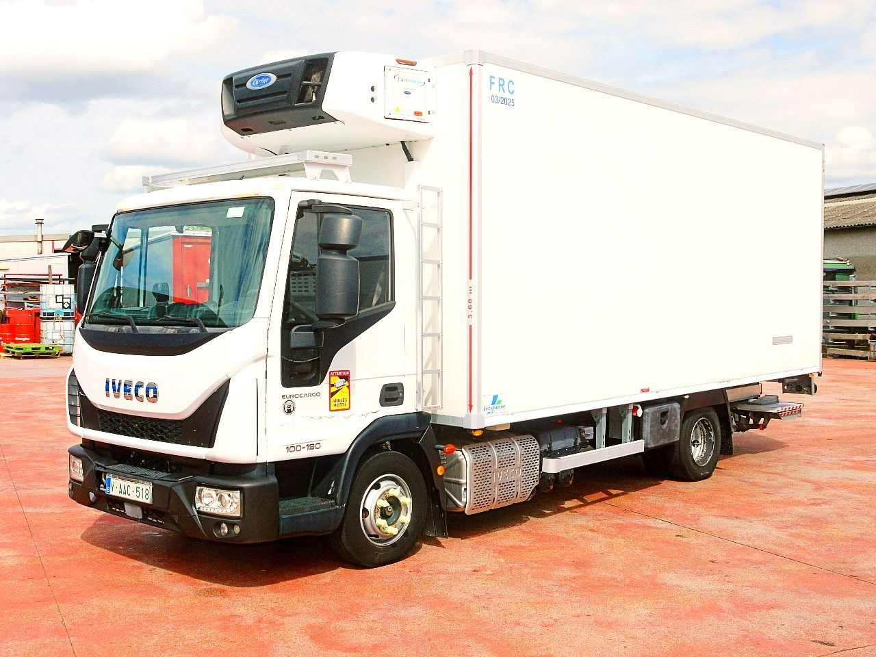 Iveco 100E19 KUHLKOFFER CARRIER SUPRA 550 luft fed A/C - Frigorífico camión: foto 4 Iveco 100E19 KUHLKOFFER CARRIER SUPRA 550 luft fed A/C - Frigorífico camión: foto 4