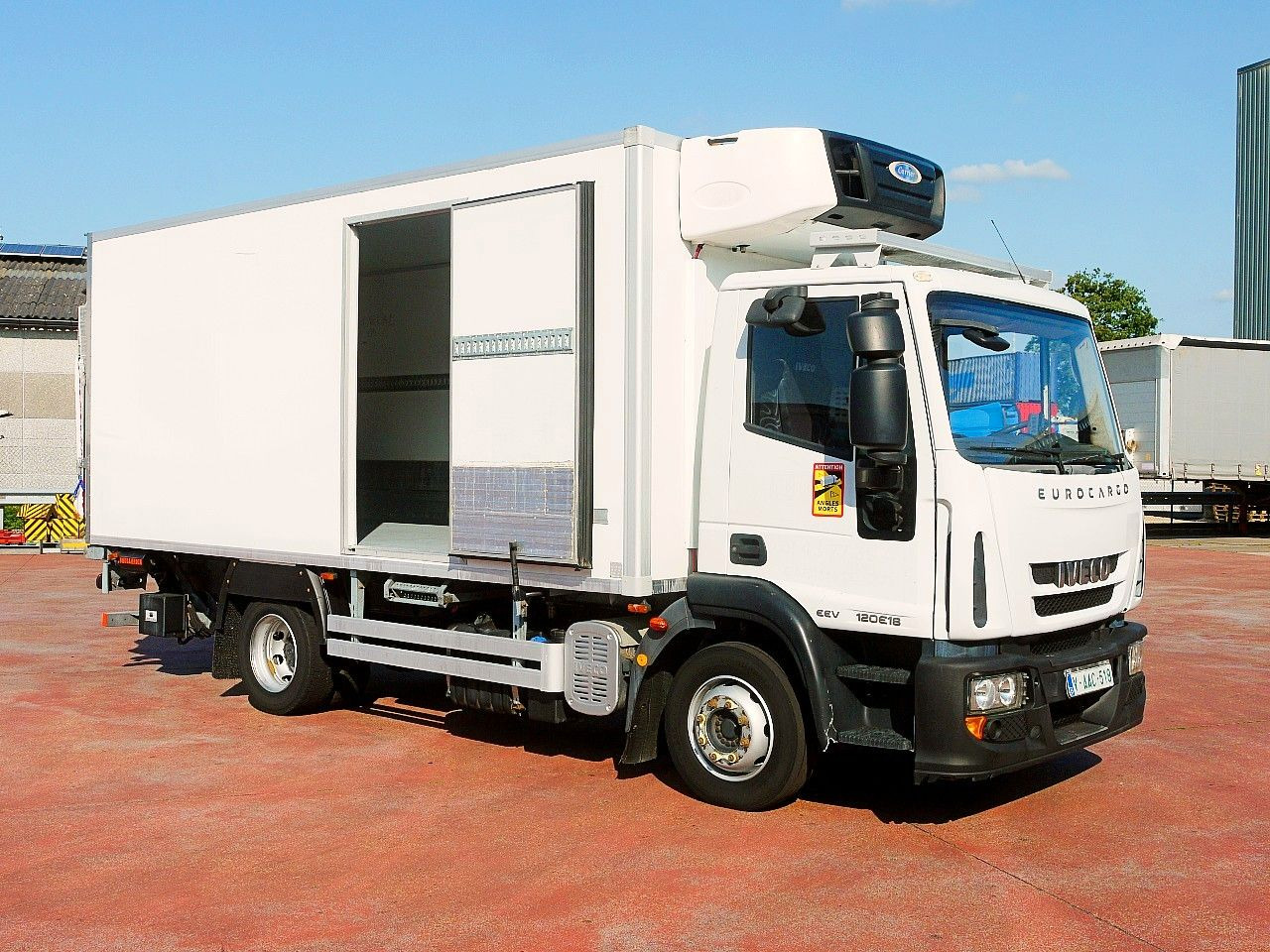 Iveco 120E18 EUROCARGO KUHLKOFFER CARRIER SUPRA 550 - Frigorífico camión: foto 3 Iveco 120E18 EUROCARGO KUHLKOFFER CARRIER SUPRA 550 - Frigorífico camión: foto 3