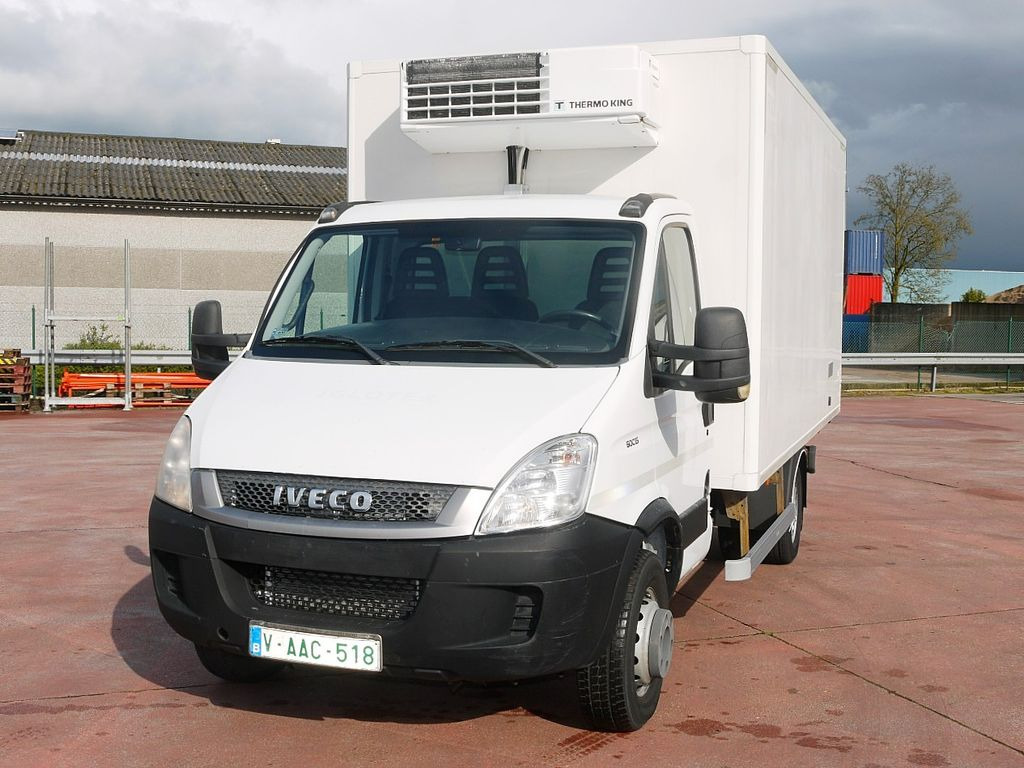 Iveco 60C15 65 70 DAILY KUHLKOFFER THERMOKING V500 A/C Iveco 60C15 65 70 DAILY KUHLKOFFER THERMOKING V500 A/C - Frigorífico furgoneta: foto 5 Iveco 60C15 65 70 DAILY KUHLKOFFER THERMOKING V500 A/C Iveco 60C15 65 70 DAILY KUHLKOFFER THERMOKING V500 A/C - Frigorífico furgoneta: foto 5