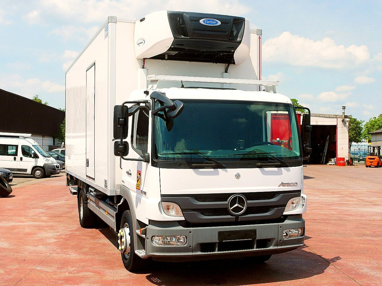 Mercedes-Benz 1318 ATEGO FLEISH KUHLKOFFER CARRIER SUPRA 750 - Frigorífico camión: foto 1 Mercedes-Benz 1318 ATEGO FLEISH KUHLKOFFER CARRIER SUPRA 750 - Frigorífico camión: foto 1