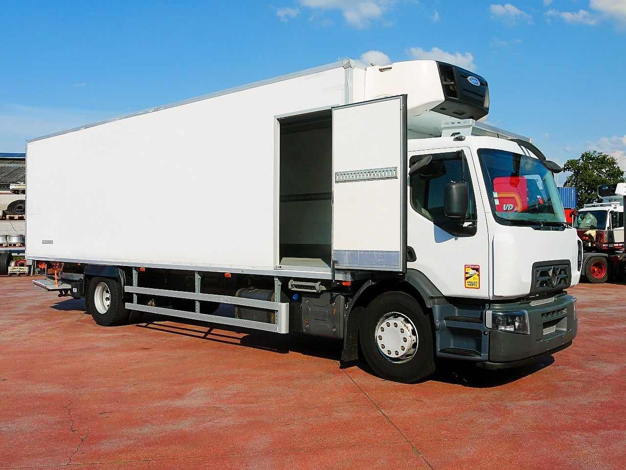 Renault D19 280 KUHLKOFFER CARRIER SUPRA 1150 MT - Frigorífico camión: foto 3 Renault D19 280 KUHLKOFFER CARRIER SUPRA 1150 MT - Frigorífico camión: foto 3