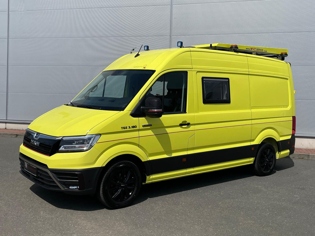 MAN TGE 3.180 L3H3 IndividualS BF3 + BEGLEITFAHRZEUG - Coche: foto 1 MAN TGE 3.180 L3H3 IndividualS BF3 + BEGLEITFAHRZEUG - Coche: foto 1