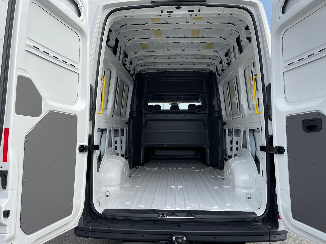 Coche MAN TGE 3.180 L4H3 MIXTO ACC STANDHZ NAVI AHK: foto 14 Coche MAN TGE 3.180 L4H3 MIXTO ACC STANDHZ NAVI AHK: foto 14