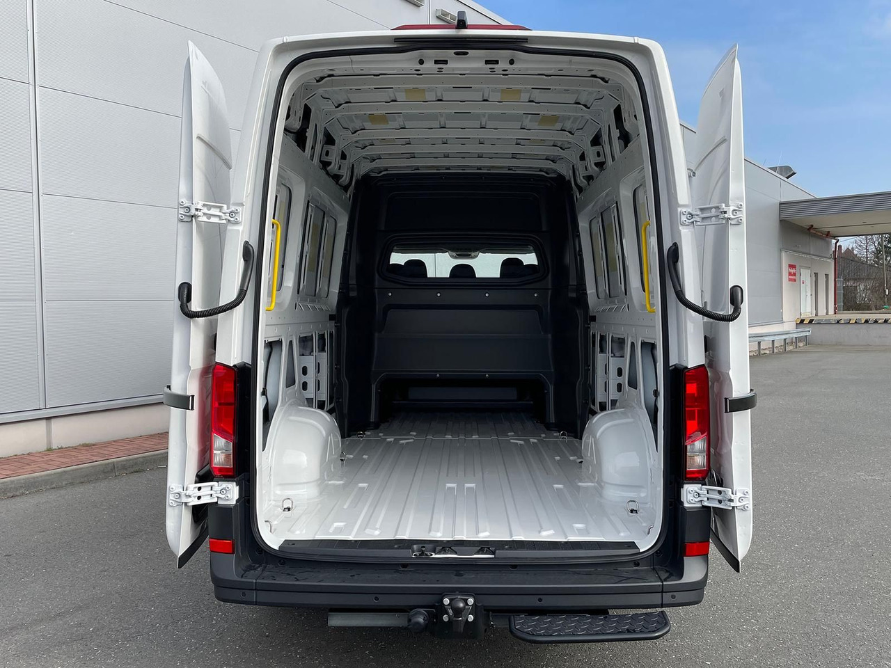 Coche MAN TGE 3.180 L4H3 MIXTO ACC STANDHZ NAVI AHK: foto 15 Coche MAN TGE 3.180 L4H3 MIXTO ACC STANDHZ NAVI AHK: foto 15