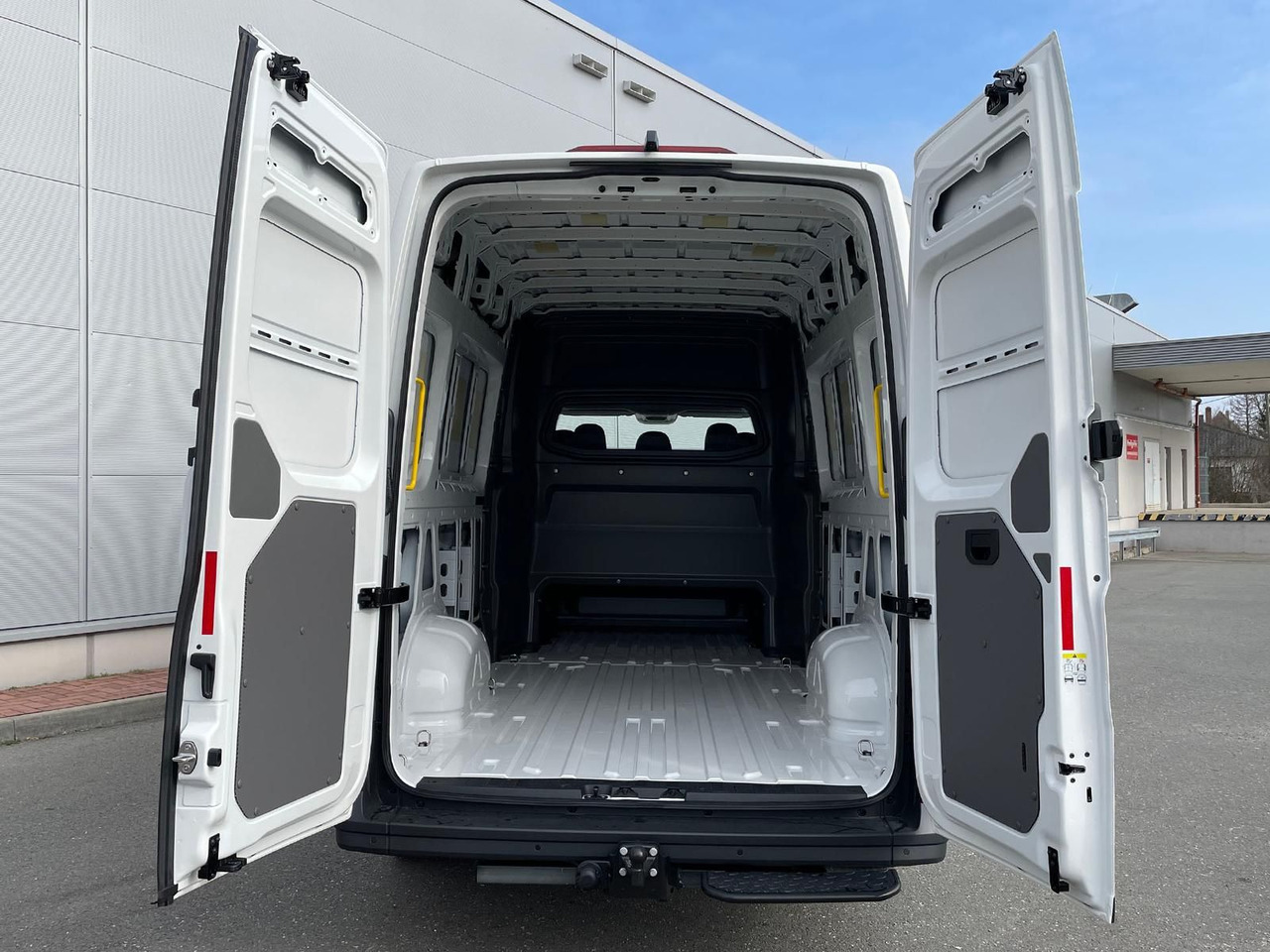 Coche MAN TGE 3.180 L4H3 MIXTO ACC STANDHZ NAVI AHK: foto 13 Coche MAN TGE 3.180 L4H3 MIXTO ACC STANDHZ NAVI AHK: foto 13