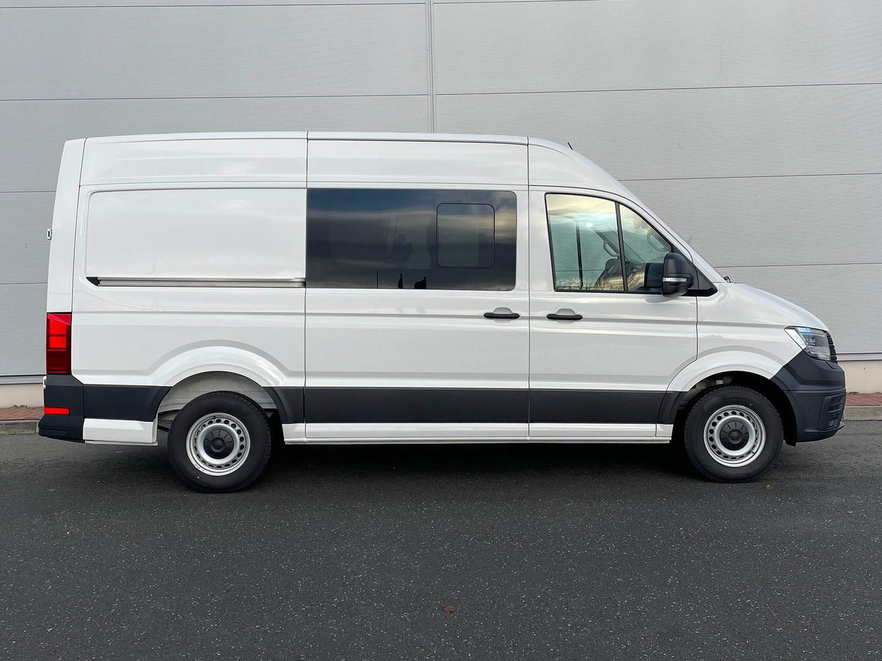 Volkswagen Crafter MIXTO 35 L3H3 Autom NAV SITZH ACC 5SITZE - Furgón, Furgoneta combi: foto 5 Volkswagen Crafter MIXTO 35 L3H3 Autom NAV SITZH ACC 5SITZE - Furgón, Furgoneta combi: foto 5