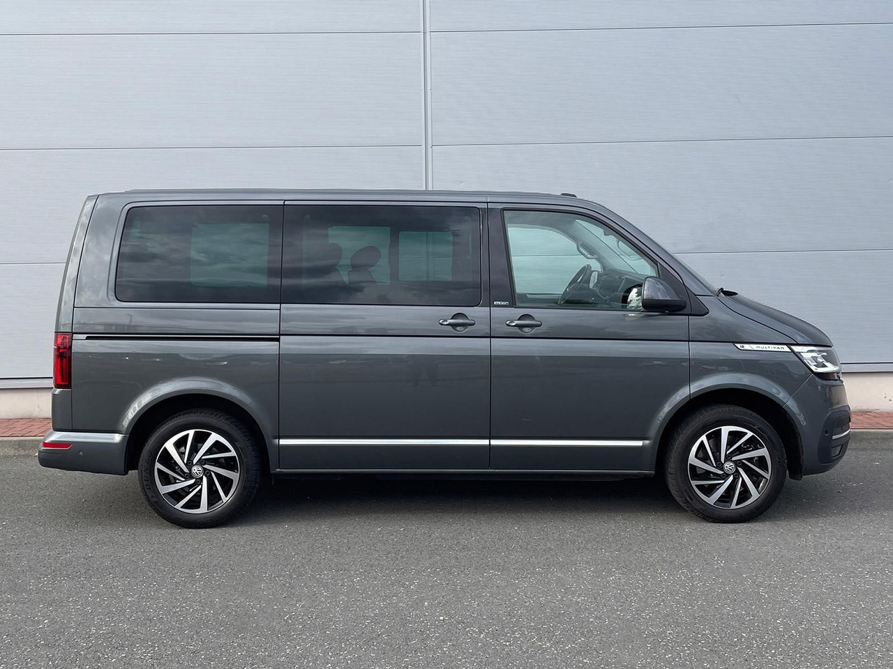 Volkswagen T6.1 Multivan Comfortline 4M ACC KAMERA SITZHZ - Minibús, Furgoneta de pasajeros: foto 5 Volkswagen T6.1 Multivan Comfortline 4M ACC KAMERA SITZHZ - Minibús, Furgoneta de pasajeros: foto 5