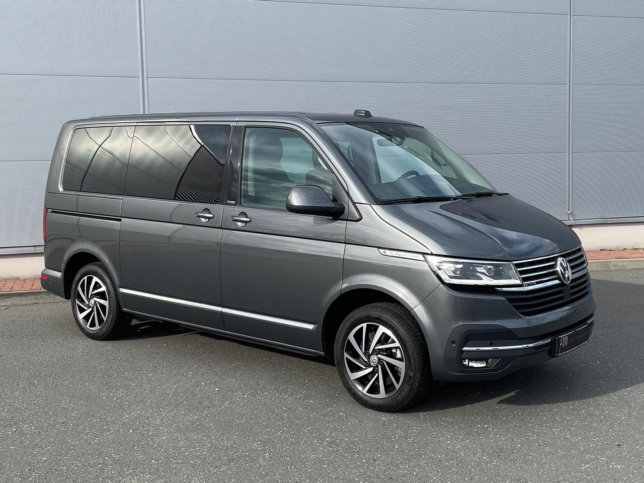 Volkswagen T6.1 Multivan Comfortline 4M ACC KAMERA SITZHZ - Minibús, Furgoneta de pasajeros: foto 2 Volkswagen T6.1 Multivan Comfortline 4M ACC KAMERA SITZHZ - Minibús, Furgoneta de pasajeros: foto 2