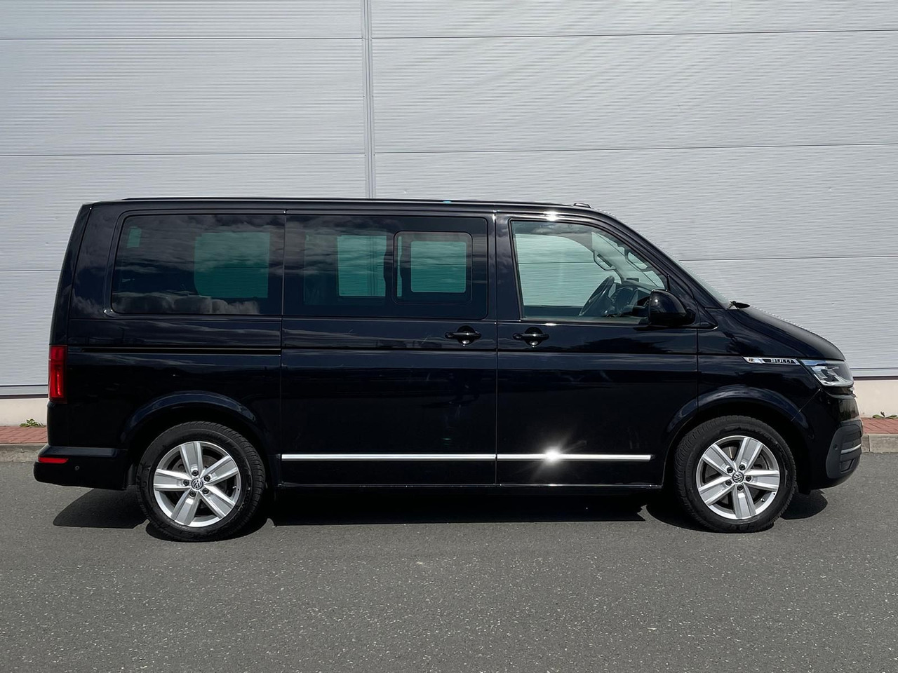 Volkswagen T6.1 Multivan Highline 4M LEDER STANDHZ SITZHZ - Furgoneta de pasajeros: foto 5 Volkswagen T6.1 Multivan Highline 4M LEDER STANDHZ SITZHZ - Furgoneta de pasajeros: foto 5