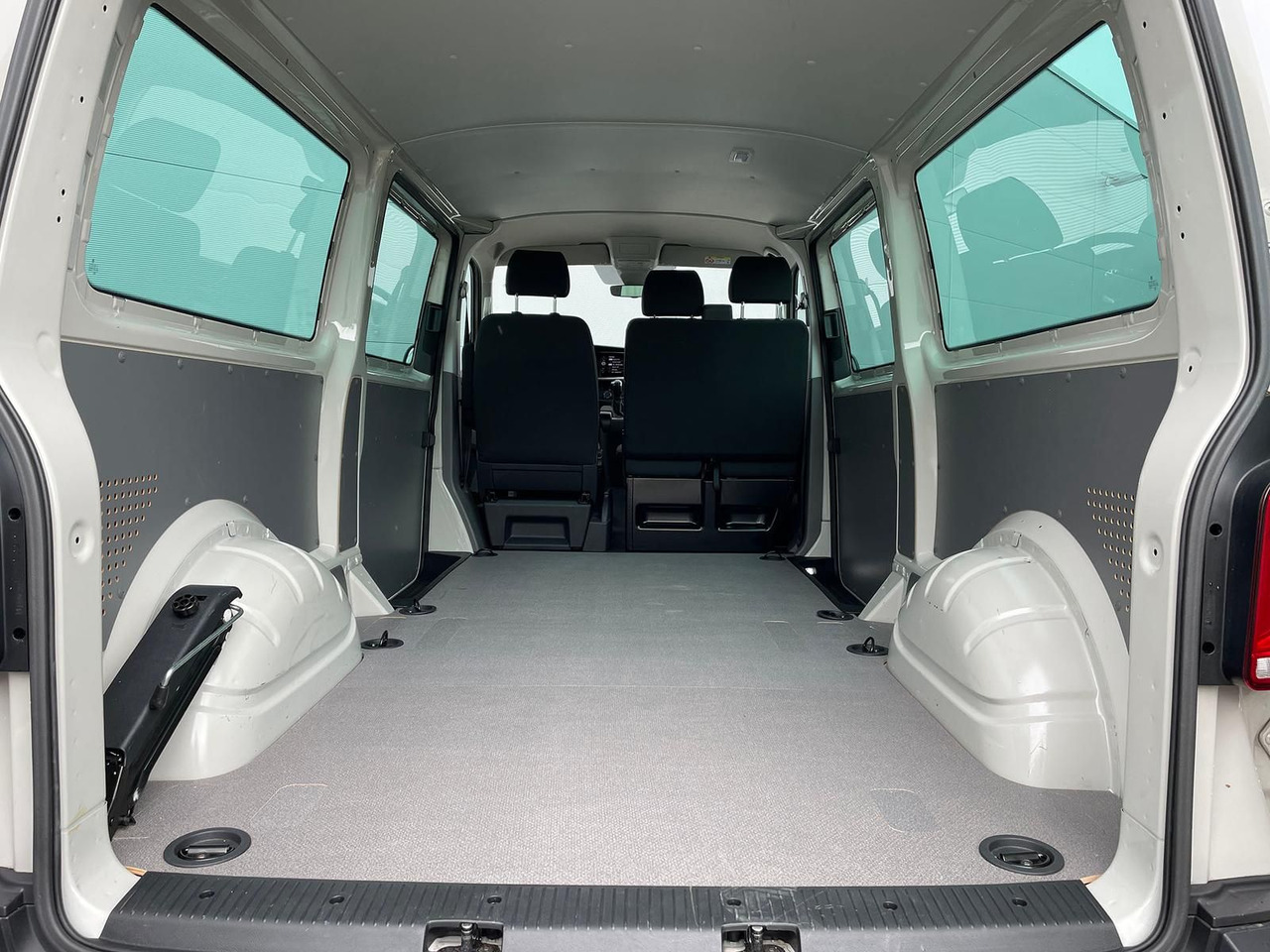 Coche nuevo Volkswagen T6.1 Transporter 2.0 TDI lang 4MOTION SITZHZ NAV: foto 11 Coche nuevo Volkswagen T6.1 Transporter 2.0 TDI lang 4MOTION SITZHZ NAV: foto 11