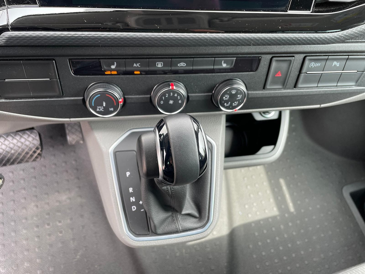 Coche nuevo Volkswagen T6.1 Transporter 2.0 TDI lang 4MOTION SITZHZ NAV: foto 15 Coche nuevo Volkswagen T6.1 Transporter 2.0 TDI lang 4MOTION SITZHZ NAV: foto 15