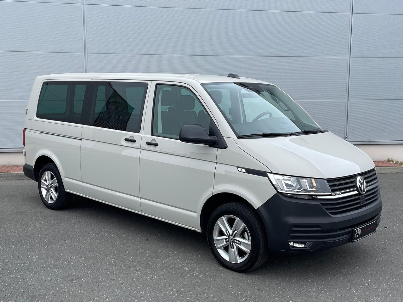 Volkswagen T6.1 Transporter 2.0 TDI lang 4MOTION SITZHZ NAV - Furgón: foto 2 Volkswagen T6.1 Transporter 2.0 TDI lang 4MOTION SITZHZ NAV - Furgón: foto 2