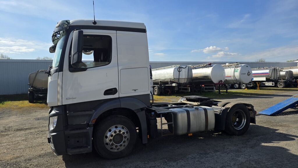 Mercedes Benz Actros 1845 MOTORSCHADEN (Nr. 6330) - Chasis camión: foto 3 Mercedes Benz Actros 1845 MOTORSCHADEN (Nr. 6330) - Chasis camión: foto 3