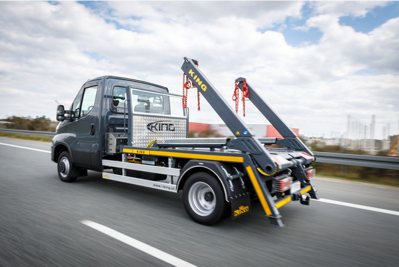 Iveco Daily 70C18 + KING Bramowiec / Skiploader / Absetzkipper - Portacontenedor de cadenas camión: foto 3 Iveco Daily 70C18 + KING Bramowiec / Skiploader / Absetzkipper - Portacontenedor de cadenas camión: foto 3