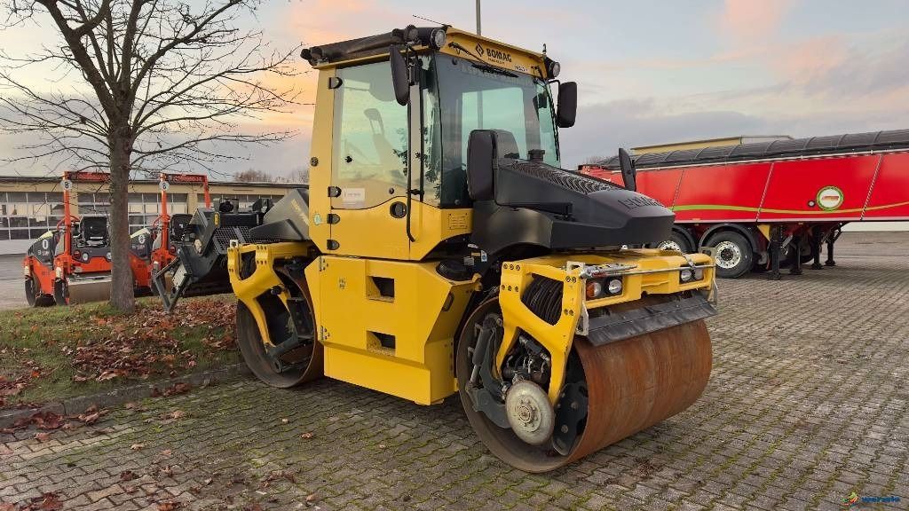 Bomag BM 154 AP-4i AM - Apisonadora de asfalto: foto 4 Bomag BM 154 AP-4i AM - Apisonadora de asfalto: foto 4