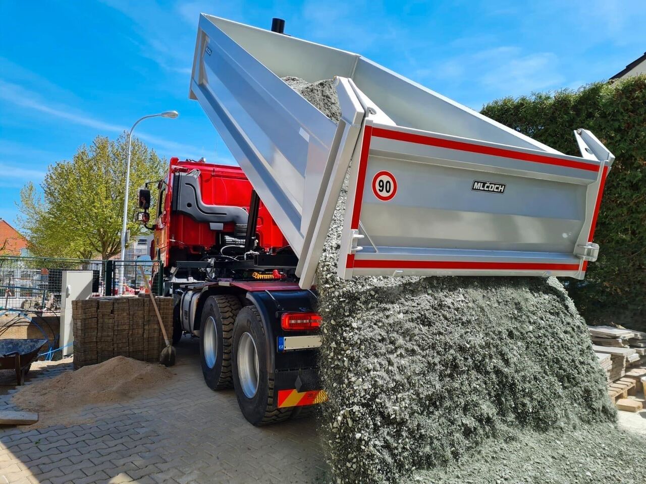 Tatra PHOENIX T530,6X6,RETARDER,KIPPER/SZM-UNIVERSAL - Volquete camión: foto 4 Tatra PHOENIX T530,6X6,RETARDER,KIPPER/SZM-UNIVERSAL - Volquete camión: foto 4