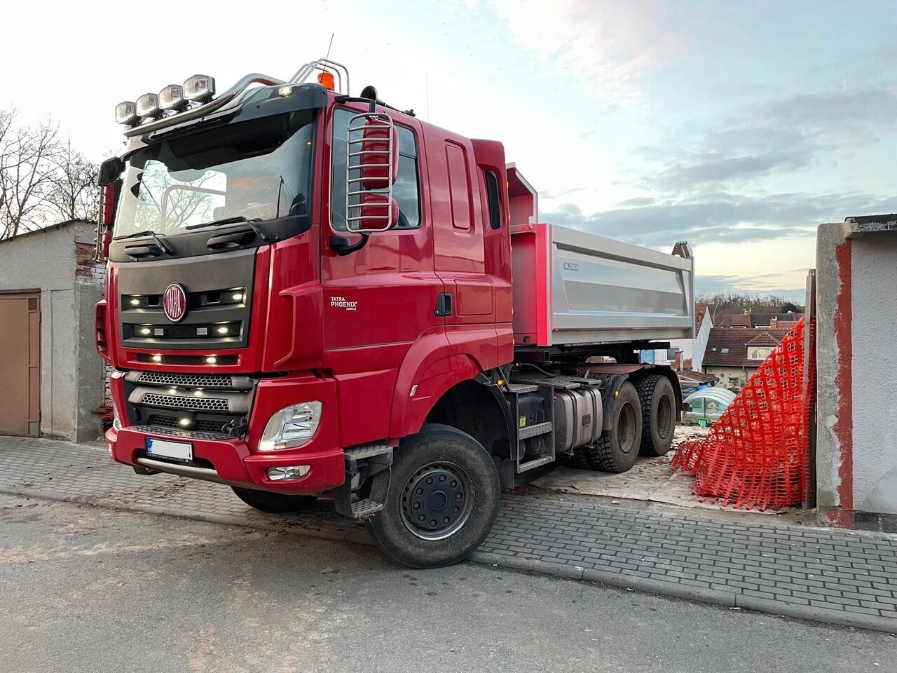 Tatra PHOENIX T530,6X6,RETARDER,KIPPER/SZM-UNIVERSAL - Volquete camión: foto 2 Tatra PHOENIX T530,6X6,RETARDER,KIPPER/SZM-UNIVERSAL - Volquete camión: foto 2