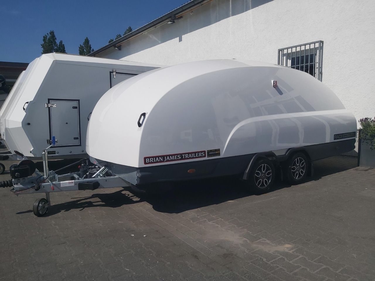 BJT Race Shuttle 2 430x195x150cm ankippbar Rampen Alufelgen dark Seilwinde 100km/H 2600kg Modell 24 - Portavehículos remolque: foto 5 BJT Race Shuttle 2 430x195x150cm ankippbar Rampen Alufelgen dark Seilwinde 100km/H 2600kg Modell 24 - Portavehículos remolque: foto 5