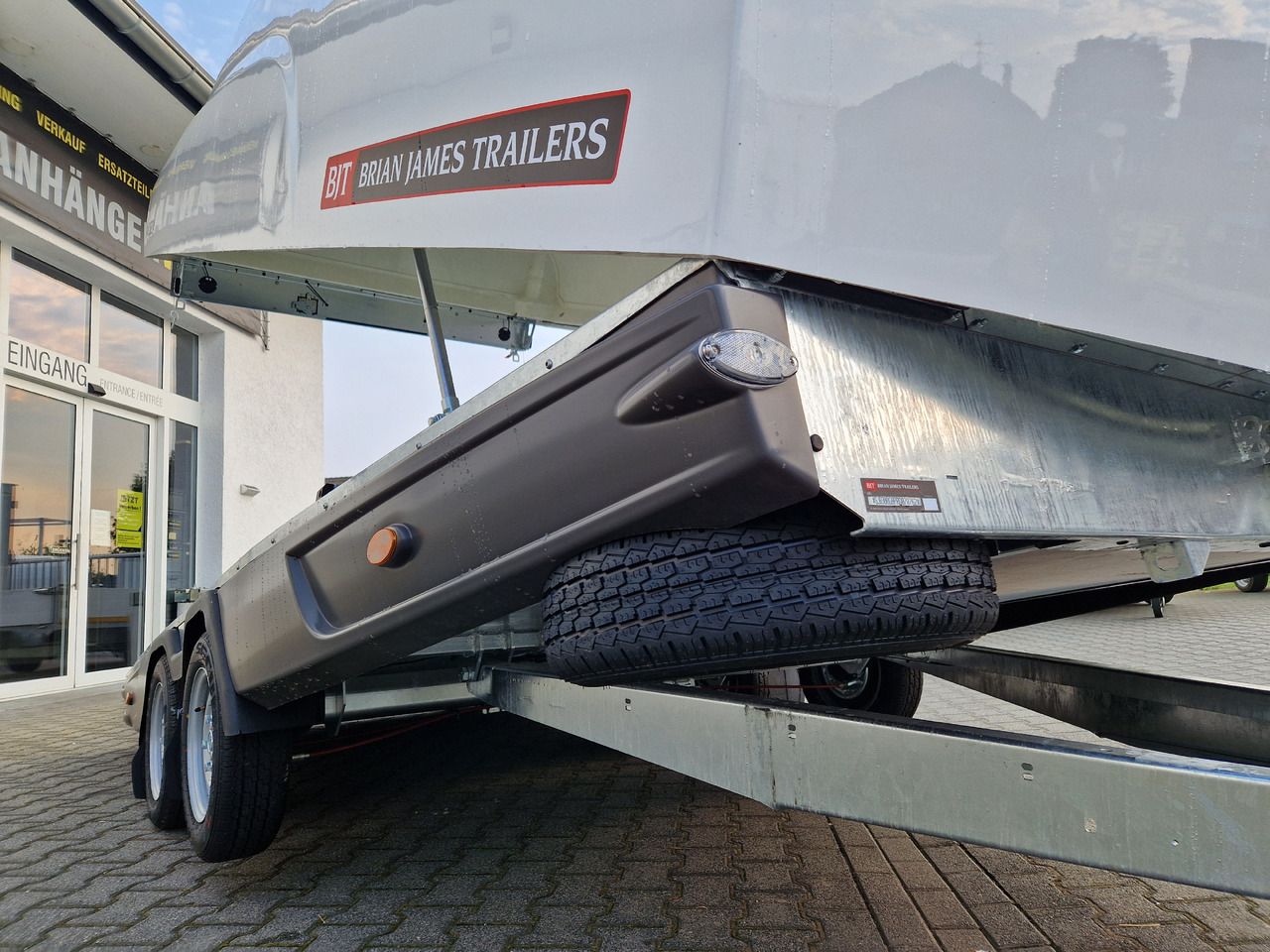 BJT Race Shuttle 2 Transporter 430x195x160cm ankippbar Winde 2600kg 100 km/H Modell 2024 - Portavehículos remolque: foto 4 BJT Race Shuttle 2 Transporter 430x195x160cm ankippbar Winde 2600kg 100 km/H Modell 2024 - Portavehículos remolque: foto 4