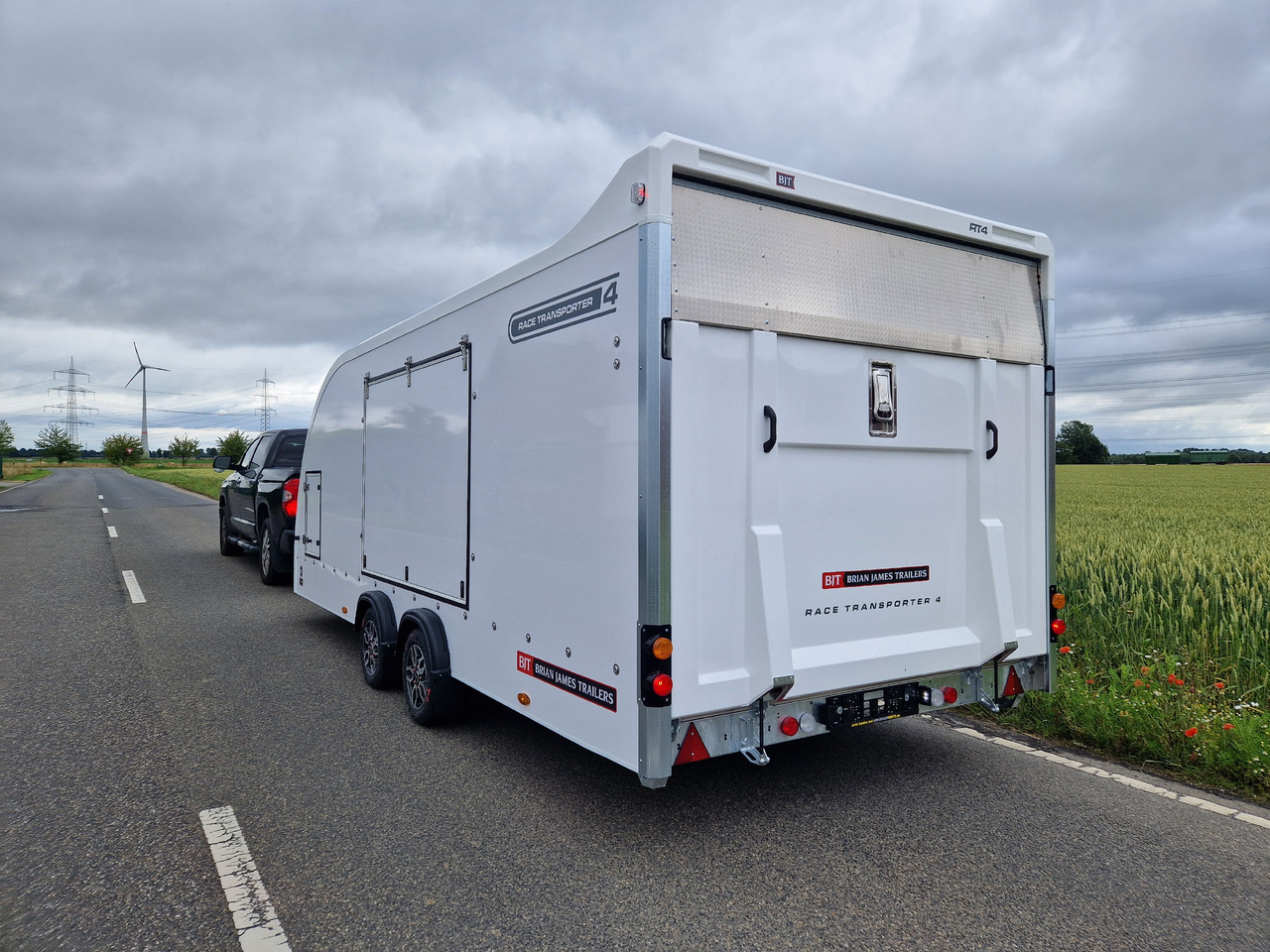 Portavehículos remolque BJT Race Transporter 4 550x212x188cm weiss E Winde Frontstauraum ASR Alufelgen dark 3500kg Modell 24: foto 8