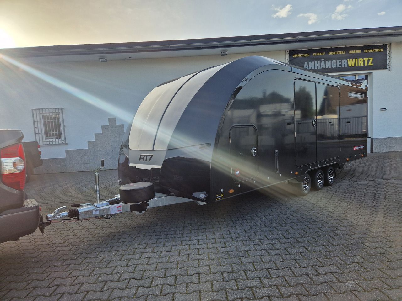 BJT Race Transporter 7 397-6023-35-3-10-B 600x228x189cm black RR APL Alufelgen Tridem 3500 Aktion - Portavehículos remolque: foto 1 BJT Race Transporter 7 397-6023-35-3-10-B 600x228x189cm black RR APL Alufelgen Tridem 3500 Aktion - Portavehículos remolque: foto 1