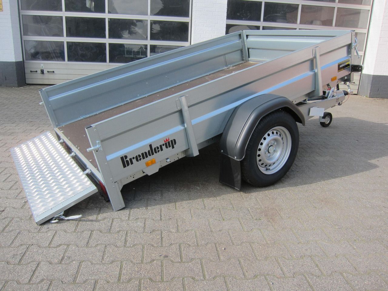 Brenderup 2260 WSB 258x153x40cm Stahl ankippbar Rampe extrabreit klappbare Vorderwand 1300kg - Remolque porta maquinaria: foto 2 Brenderup 2260 WSB 258x153x40cm Stahl ankippbar Rampe extrabreit klappbare Vorderwand 1300kg - Remolque porta maquinaria: foto 2