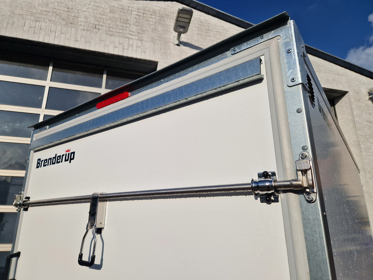 Caja cerrada remolque Brenderup Cargo Dynamic CD260 B R 260x153x150cm niedrig Heckrampe Wabenwände (S) 1300kg: foto 12