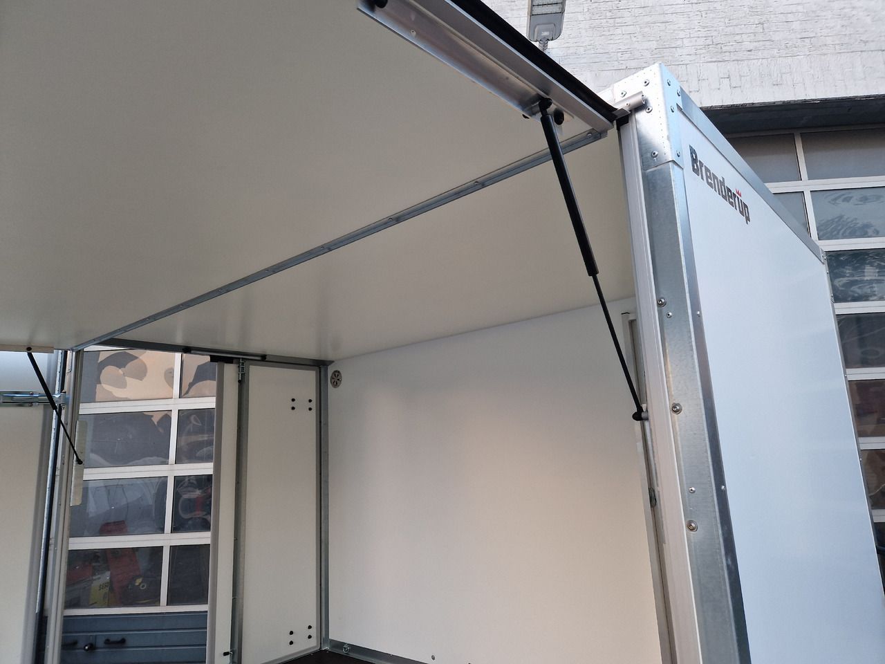 Brenderup Cargo Dynamic CD300 TB D ST SK 300x155x185cm Heck Seitentür Serviceklappe Wabe (M) 2000kg - Remolque venta ambulante: foto 2 Brenderup Cargo Dynamic CD300 TB D ST SK 300x155x185cm Heck Seitentür Serviceklappe Wabe (M) 2000kg - Remolque venta ambulante: foto 2