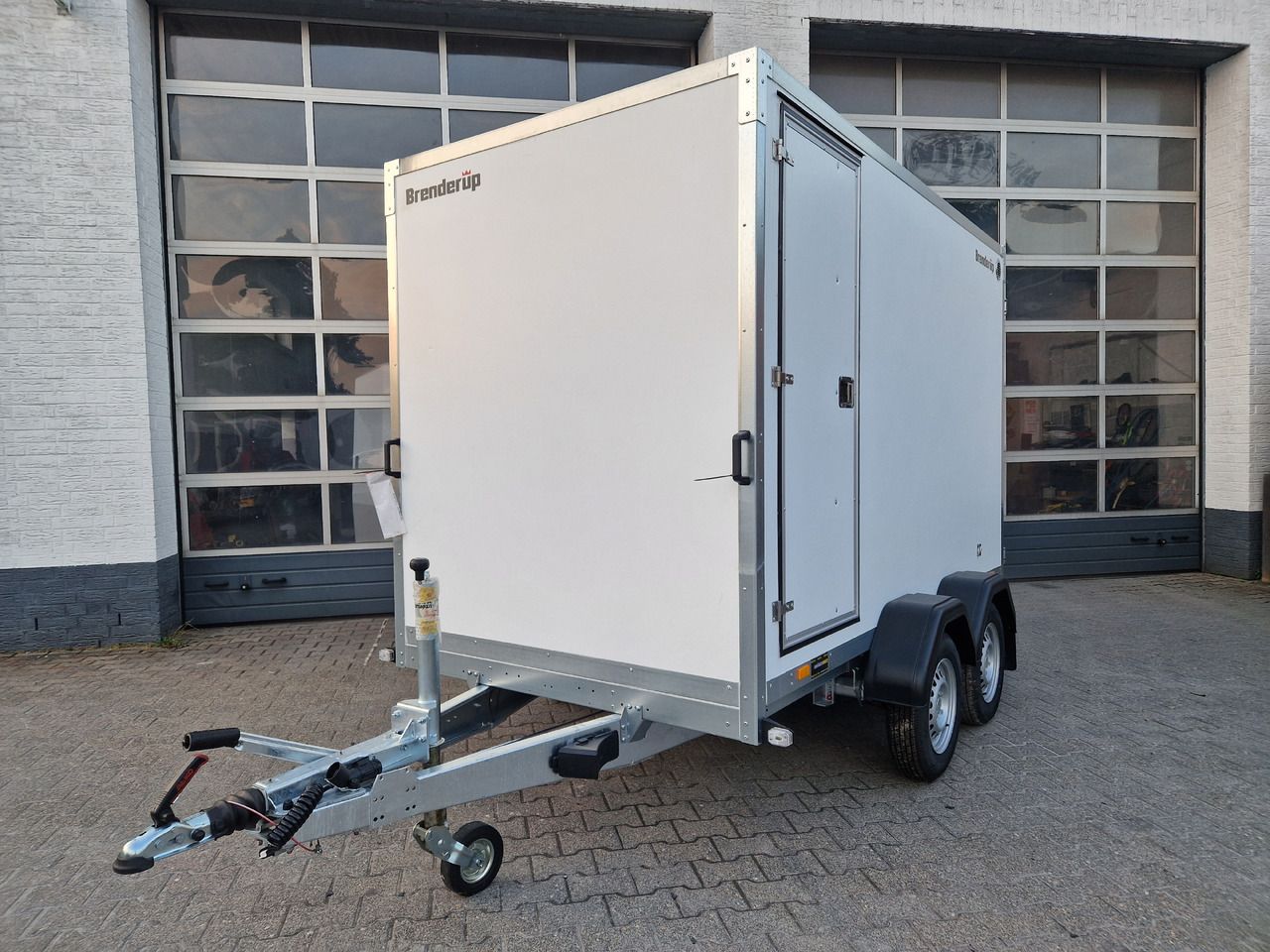 Brenderup Cargo Dynamic CD300 TB D ST SK 300x155x185cm Heck Seitentür Serviceklappe Wabe (M) 2000kg - Remolque venta ambulante: foto 3 Brenderup Cargo Dynamic CD300 TB D ST SK 300x155x185cm Heck Seitentür Serviceklappe Wabe (M) 2000kg - Remolque venta ambulante: foto 3