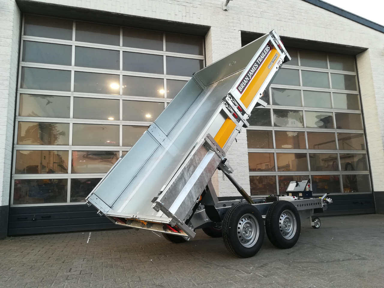 Brian James Trailer CarGO Tipper 2 elektrisch 270x160x30cm Stahlbordwände Hecktür 2700kg on stock - Volquete remolque: foto 1 Brian James Trailer CarGO Tipper 2 elektrisch 270x160x30cm Stahlbordwände Hecktür 2700kg on stock - Volquete remolque: foto 1