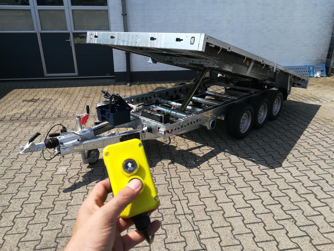Brian James Trailer CarGO Tipper 2 elektrisch 360x195x30cm Stahlbordwände Pendel 12" Tridem 3,5t on - Volquete remolque: foto 3 Brian James Trailer CarGO Tipper 2 elektrisch 360x195x30cm Stahlbordwände Pendel 12" Tridem 3,5t on - Volquete remolque: foto 3