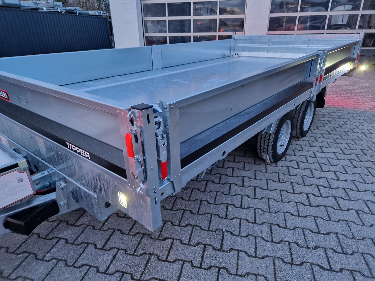 Brian James Trailer CarGO Tipper 400x200x30cm elektro Pendelklappe blackline LED 3500kg Tandem - Volquete remolque: foto 5 Brian James Trailer CarGO Tipper 400x200x30cm elektro Pendelklappe blackline LED 3500kg Tandem - Volquete remolque: foto 5