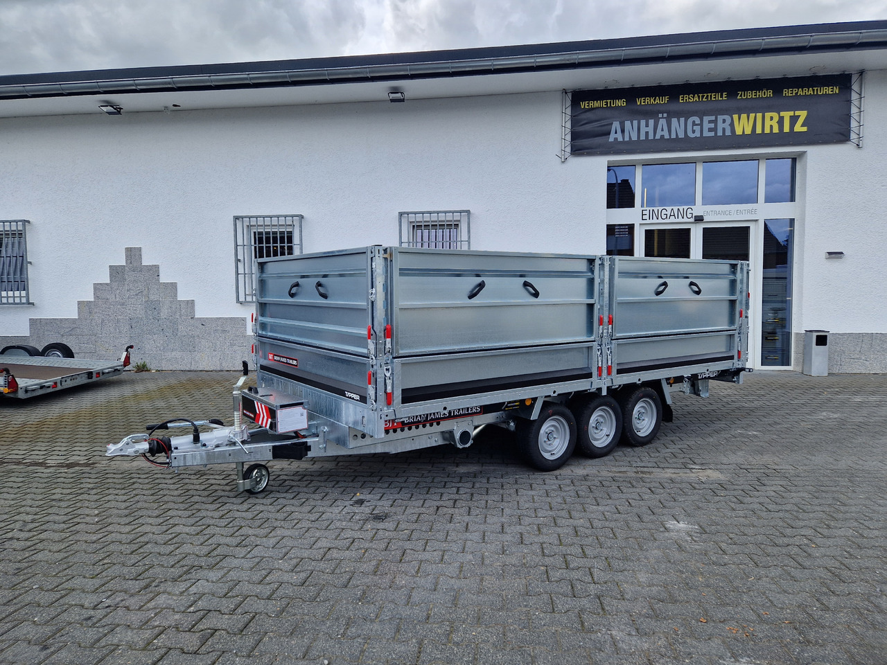 Brian James Trailer Tipper 400x200x100cm Aufsatz elektro blackline LED Tridem 3500kg Modell 24 - Volquete remolque: foto 1 Brian James Trailer Tipper 400x200x100cm Aufsatz elektro blackline LED Tridem 3500kg Modell 24 - Volquete remolque: foto 1