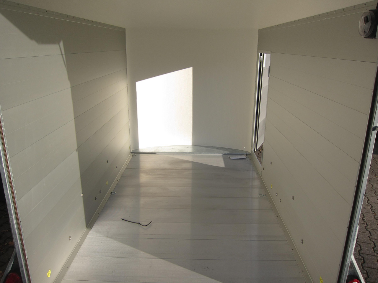 Cargo Roadster 500 312x167x199cm Alu Poly white Seitentür Pullman 100km/H 2000kg - Caja cerrada remolque: foto 3 Cargo Roadster 500 312x167x199cm Alu Poly white Seitentür Pullman 100km/H 2000kg - Caja cerrada remolque: foto 3