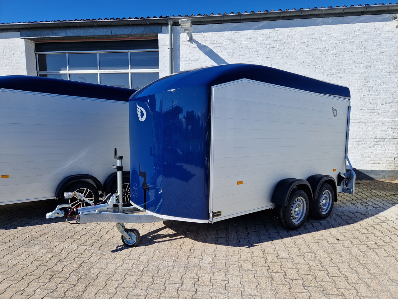 Cargo Roadster 700 plus 375x180x200cm Alu Poly kingblue Seitentür Pullman 2600kg 100km/H Aktion - Caja cerrada remolque: foto 2 Cargo Roadster 700 plus 375x180x200cm Alu Poly kingblue Seitentür Pullman 2600kg 100km/H Aktion - Caja cerrada remolque: foto 2