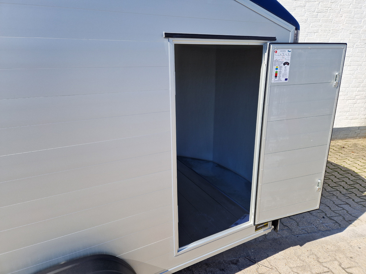 Cargo Roadster 700 plus 375x180x200cm Alu Poly kingblue Seitentür Pullman 2600kg 100km/H Aktion - Caja cerrada remolque: foto 3 Cargo Roadster 700 plus 375x180x200cm Alu Poly kingblue Seitentür Pullman 2600kg 100km/H Aktion - Caja cerrada remolque: foto 3