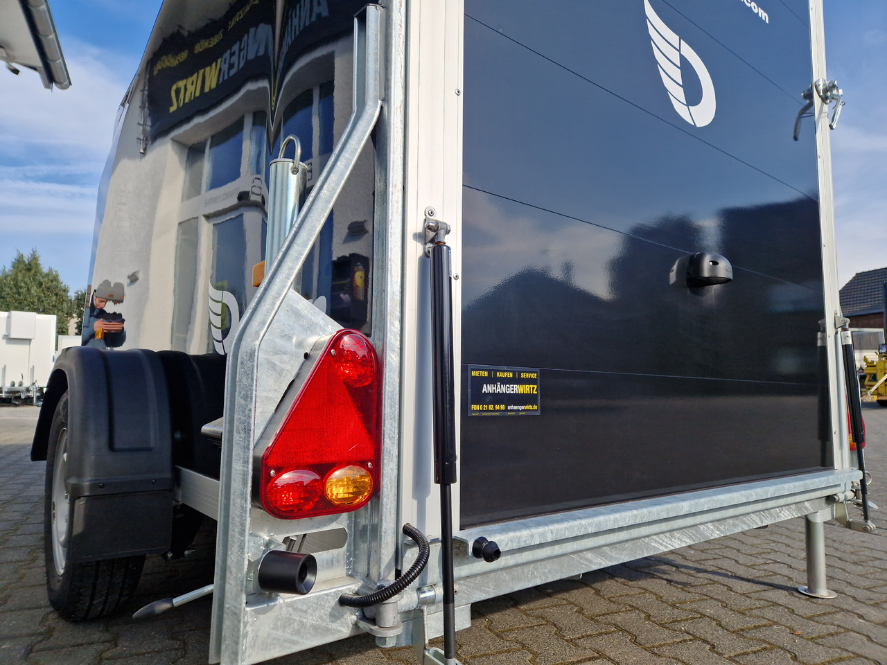 Caja cerrada remolque Debon Cargo 1300 300x152x168cm black Seitentür aerodynamik Pullman II 100km/H 1300kg Februar Aktion: foto 12