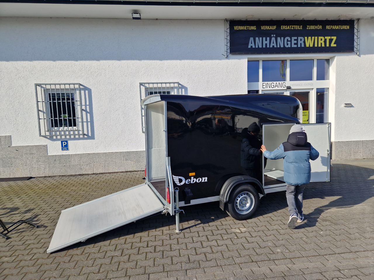 Caja cerrada remolque Debon Cargo 1300 300x152x168cm black Seitentür aerodynamik Pullman II 100km/H 1300kg Februar Aktion: foto 7