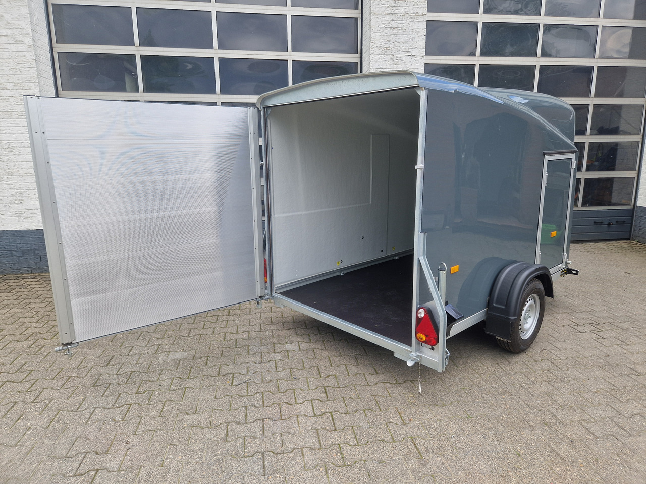 Caja cerrada remolque Debon Cargo 1300 300x152x168cm irongrey Seitentür 1300kg Pullman 100km/H: foto 8